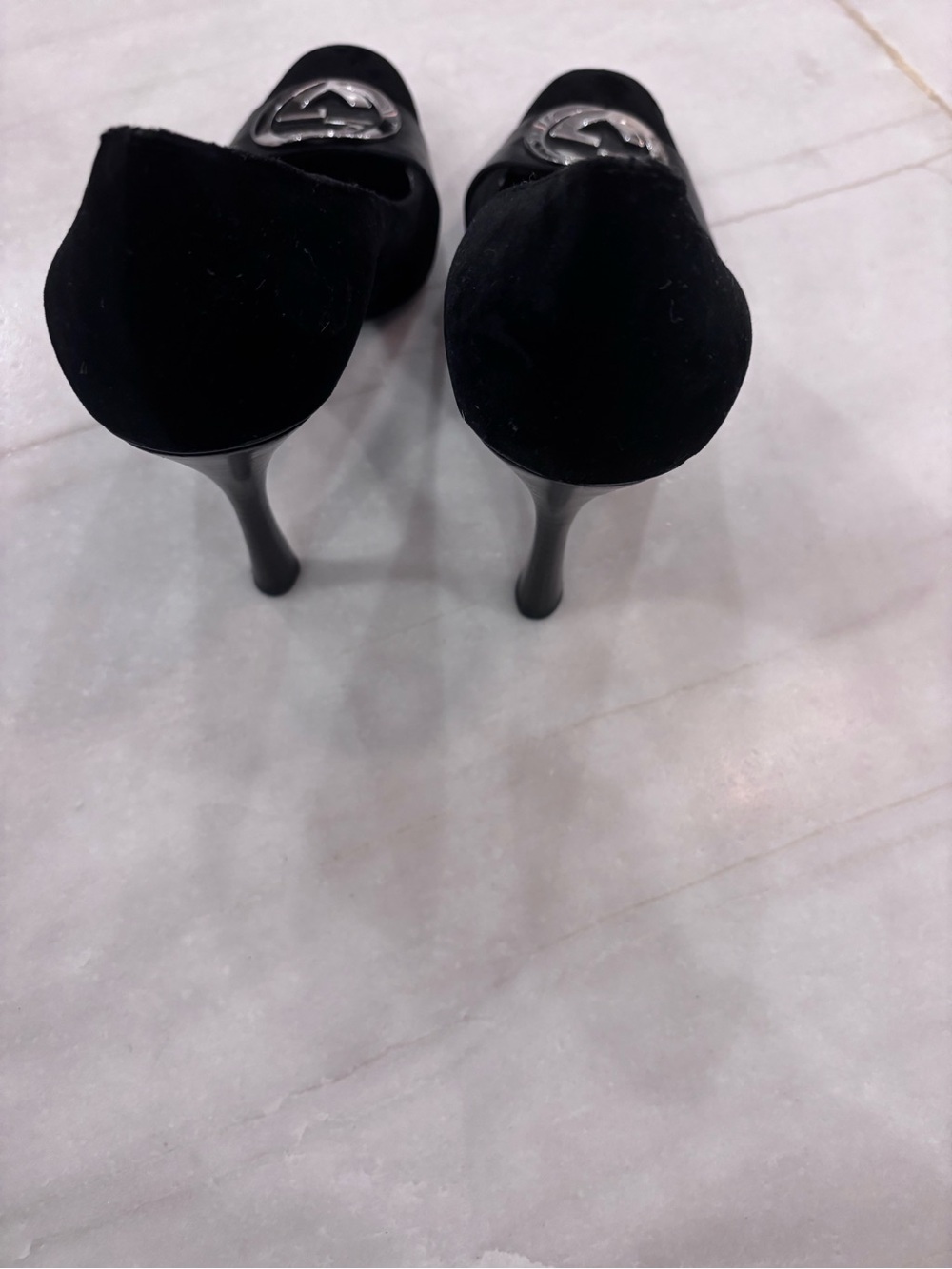 Gucci Black Velvet Punps w/Silver Interlocking G Logo w Leather Trim & Round Toe - Picture 7 of 9